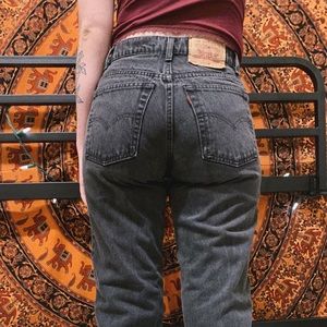 BLACK VINTAGE LEVI’S 550 MOM JEANS ⭐️